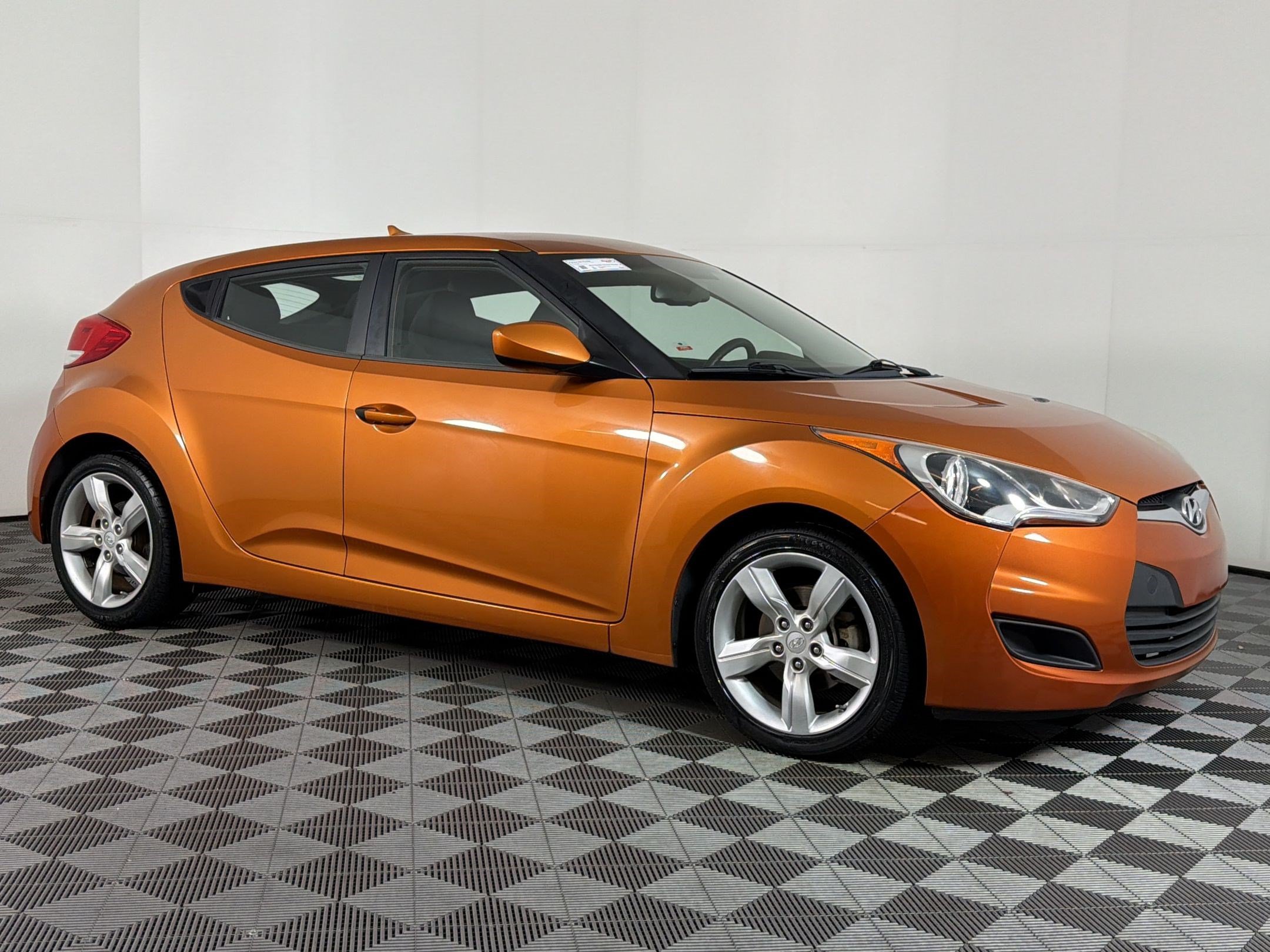 Used 2014 Hyundai Veloster FWD image 6