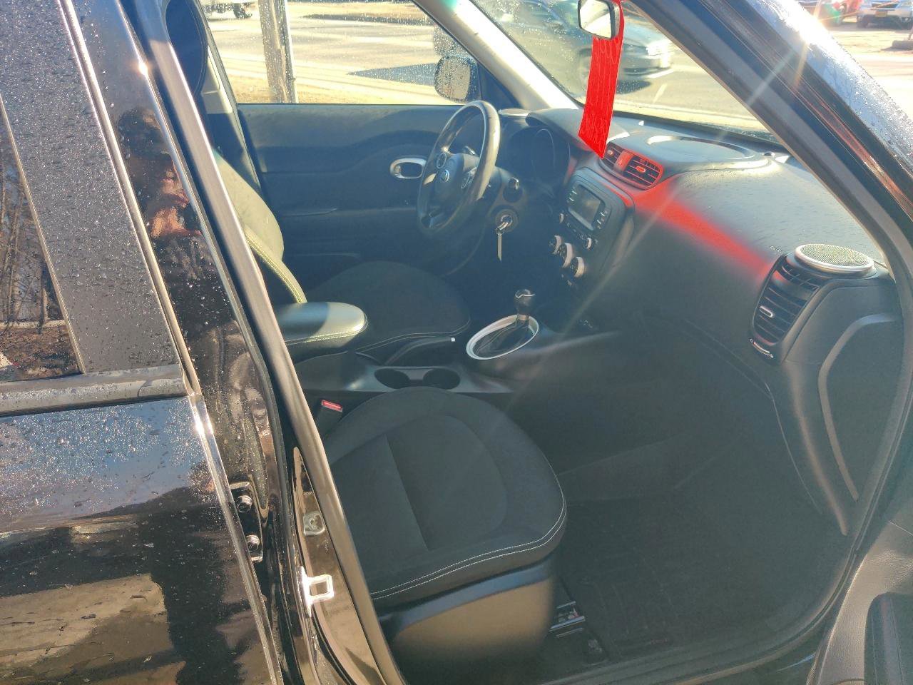 Used 2016 Kia Soul + image 15