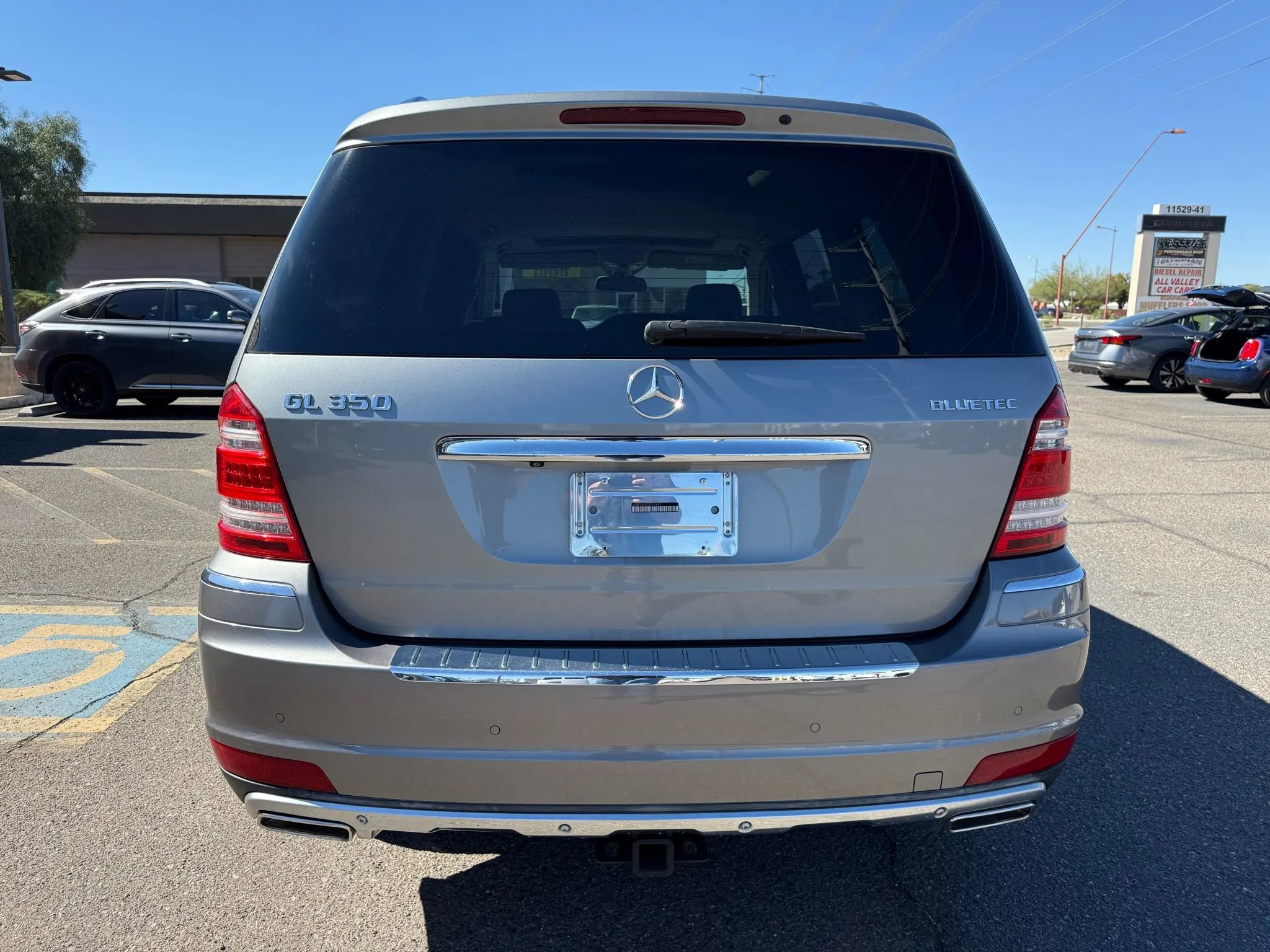 Used 2012 Mercedes-Benz GL 320 BlueTEC 4MATIC image 9