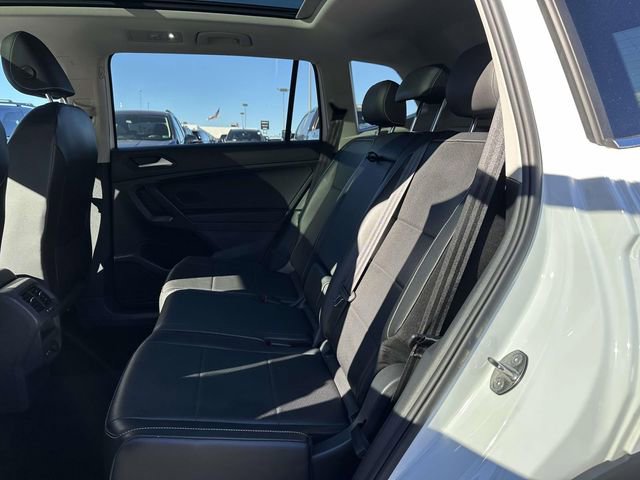 Used 2021 Volkswagen Tiguan SE w/ Panoramic Sunroof Package image 8