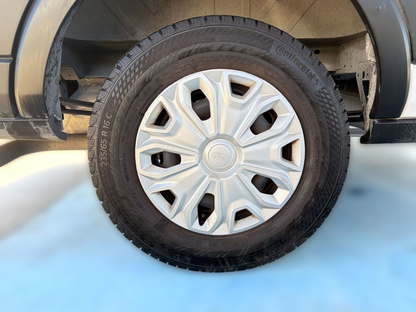 Used 2024 Ford Transit 350 XLT image 9