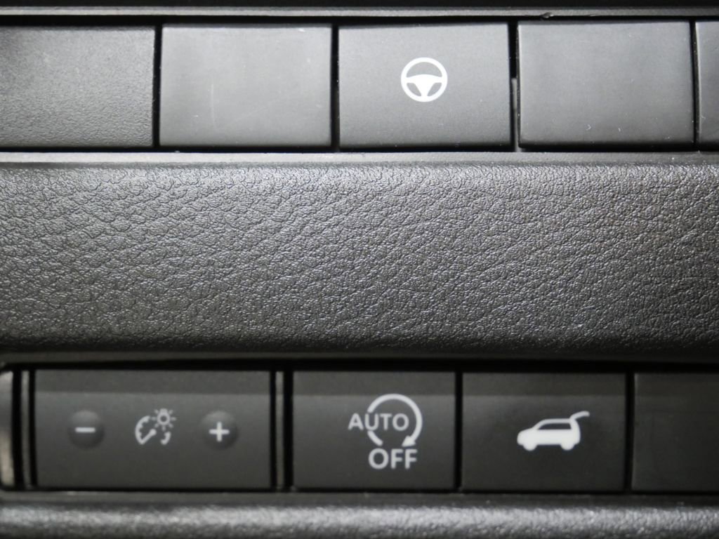 Used 2024 Nissan Rogue SV FWD image 13
