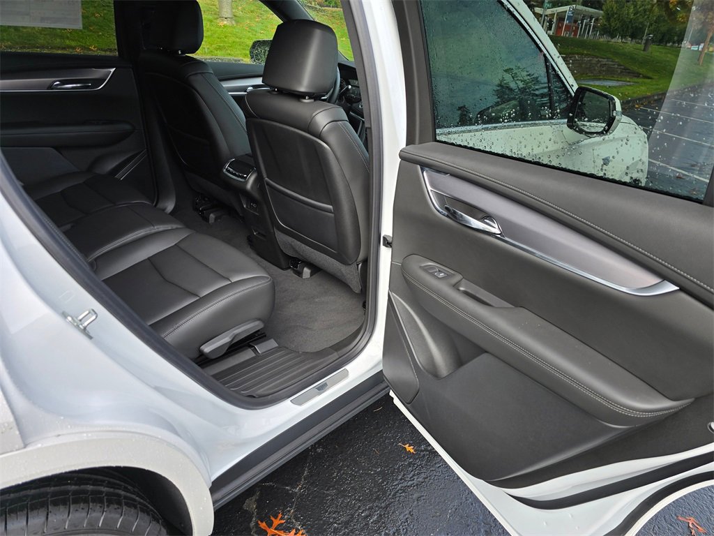 New 2025 Cadillac XT6 Luxury image 13