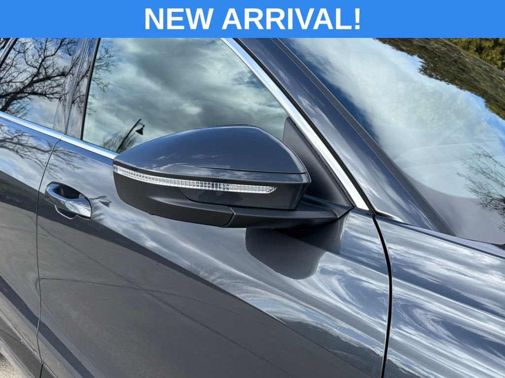 Used 2025 Audi Q5 Premium w/ Convenience Package image 9