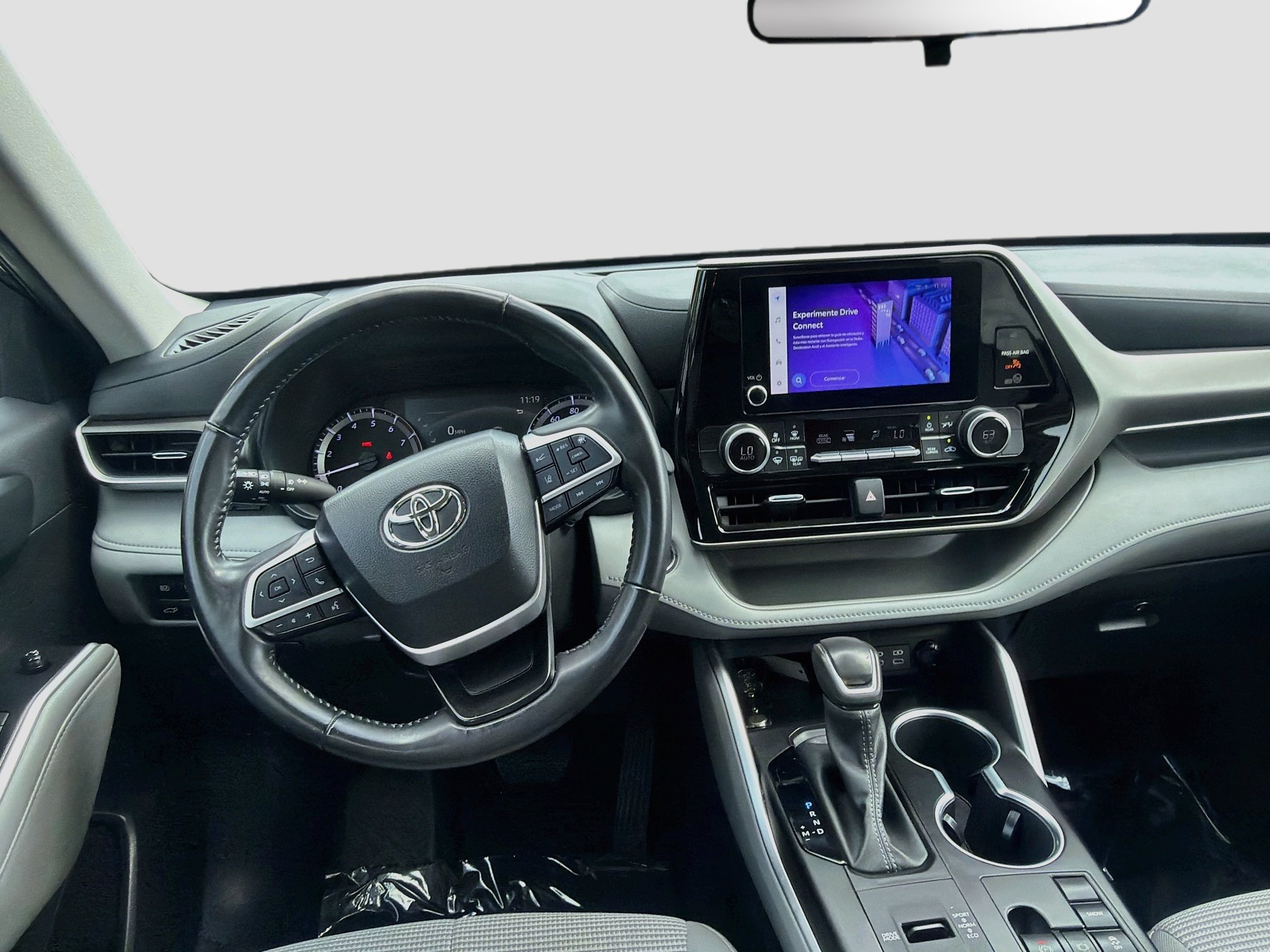 Used 2023 Toyota Highlander LE FWD image 20