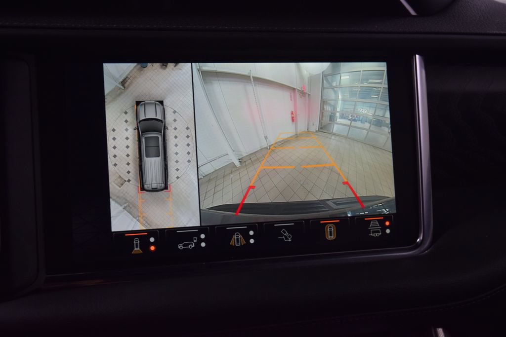 Used 2024 GMC Yukon XL Denali w/ Advanced Technology Package AWD/4WD image 57