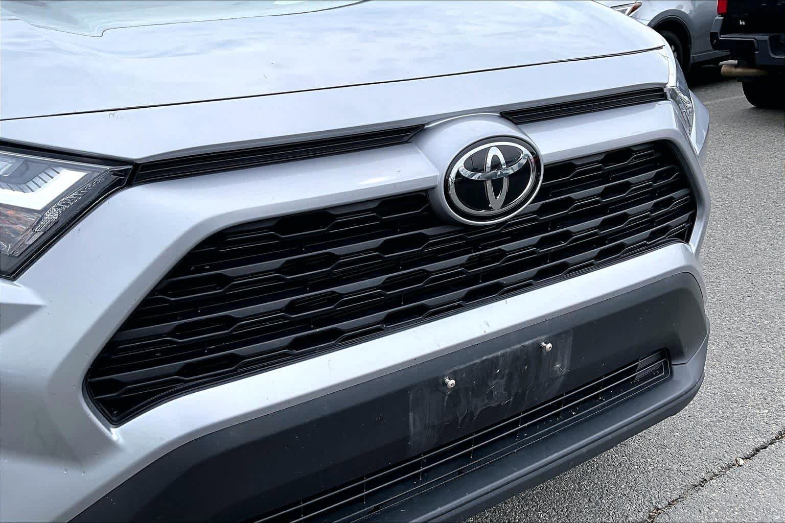 Used 2025 Toyota RAV4 XLE AWD/4WD image 30