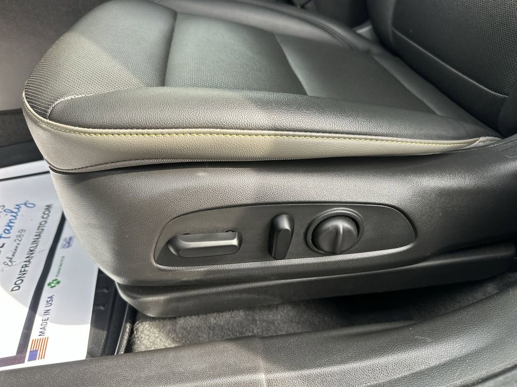 Used 2025 Chevrolet Trax ACTIV w/ Sunroof Package FWD image 12