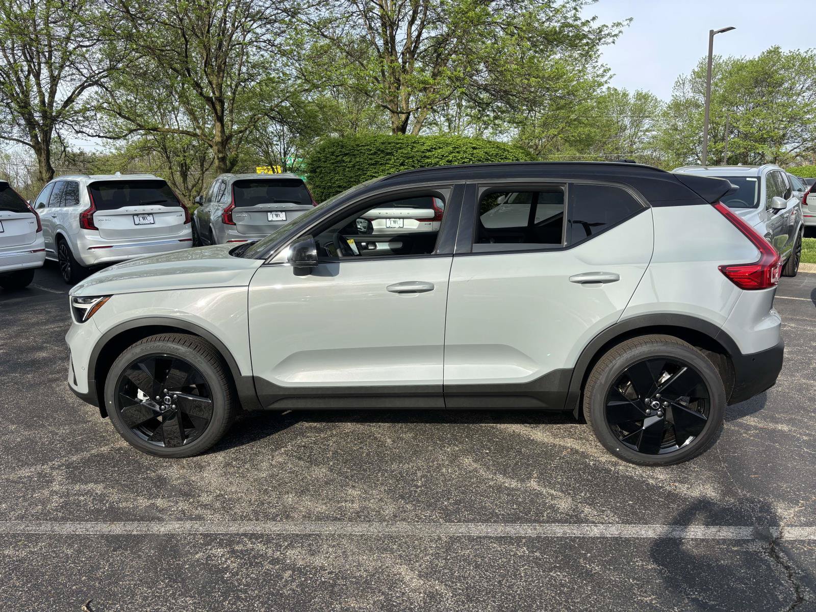 New 2026 Volvo XC40 B5 Ultra w/ Protection Package Premier AWD/4WD image 8