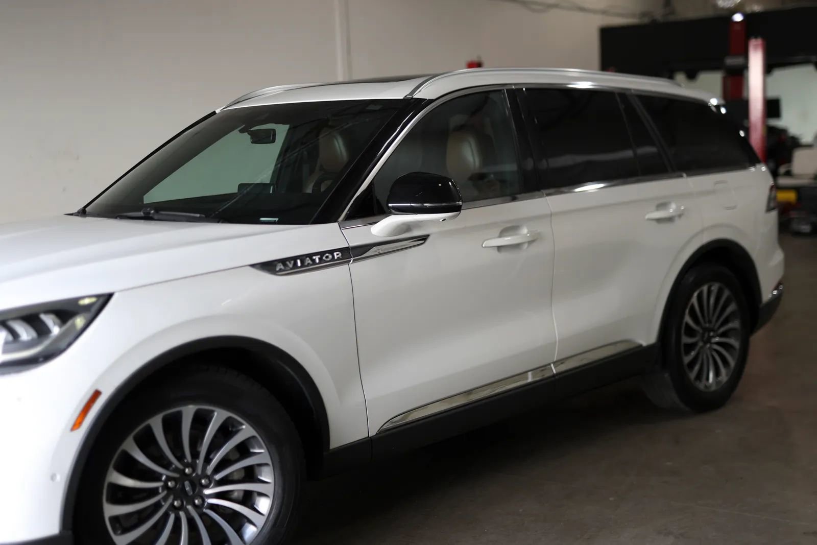 Used 2020 Lincoln Aviator Reserve w/ Equipment Group 201A image 12