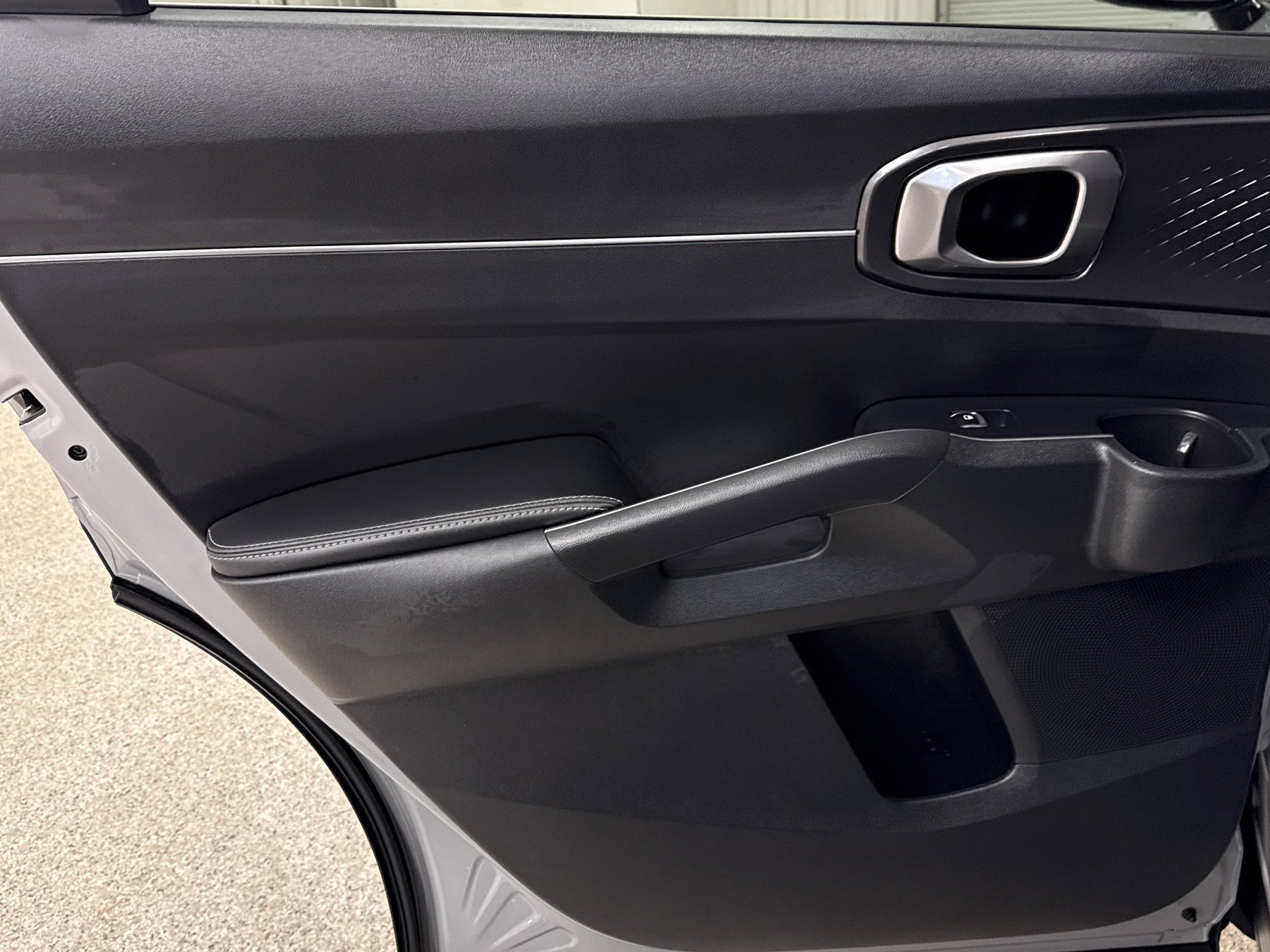 Used 2025 Kia Sorento S w/ Panoramic Sunroof Package image 12