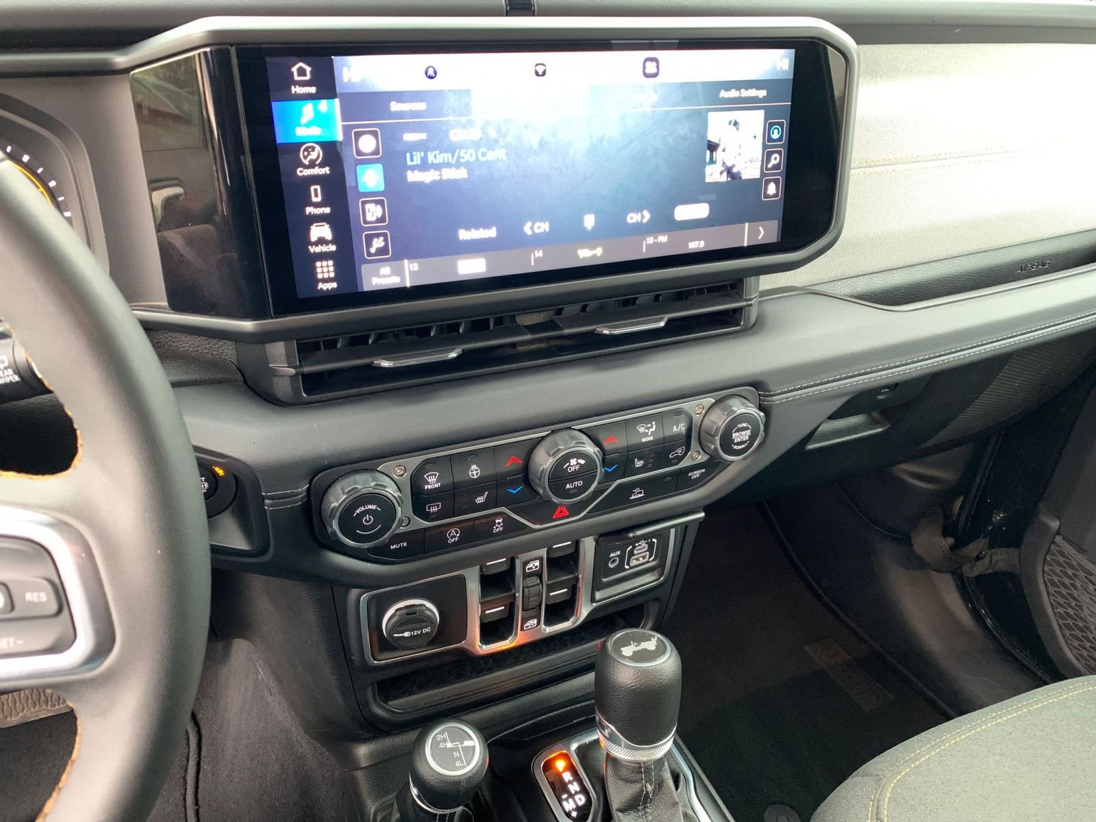 Used 2025 Jeep Wrangler Sahara image 18