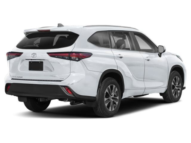 Used 2023 Toyota Highlander XLE AWD/4WD image 2