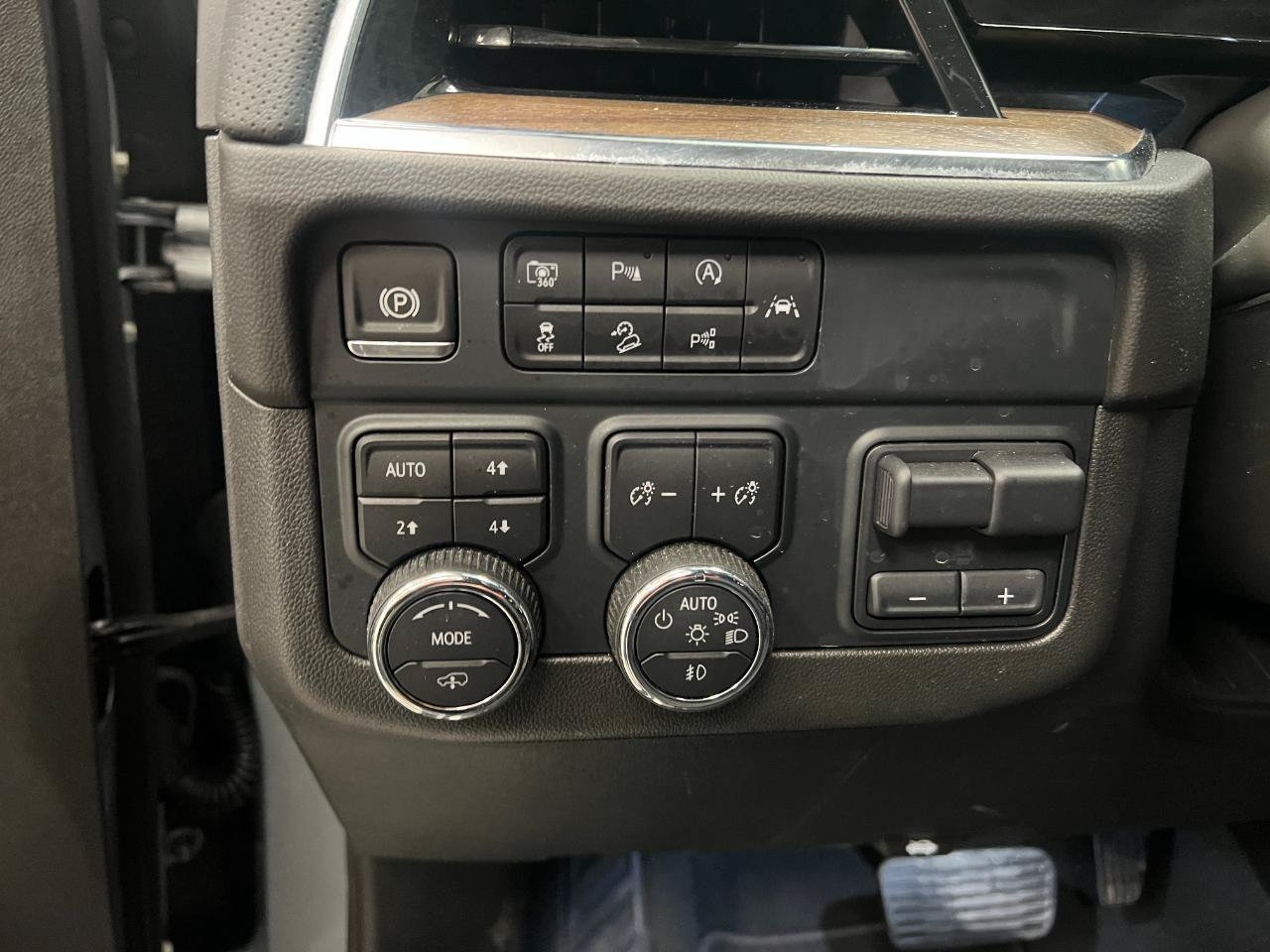 Used 2025 Chevrolet Tahoe High Country AWD/4WD image 34