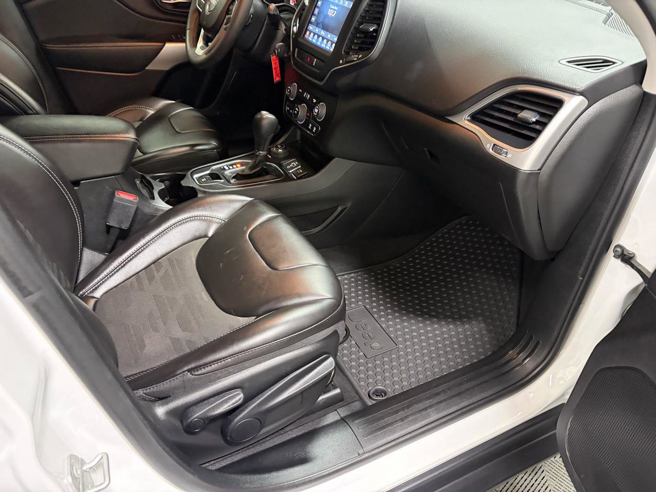 Used 2022 Jeep Cherokee Latitude w/ Trailer Tow Group image 14