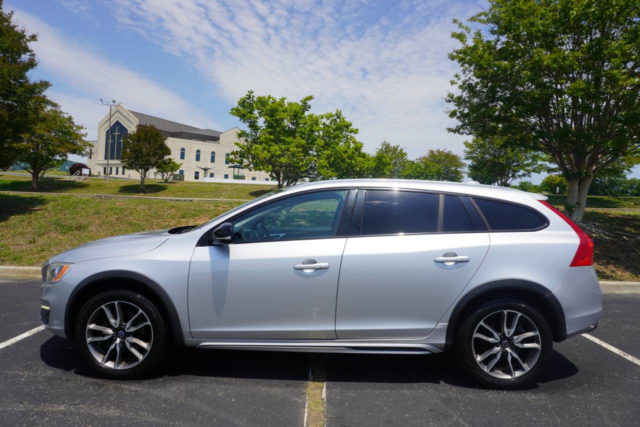 Used 2018 Volvo V60 T5 Cross Country w/ Convenience Package AWD/4WD image 5