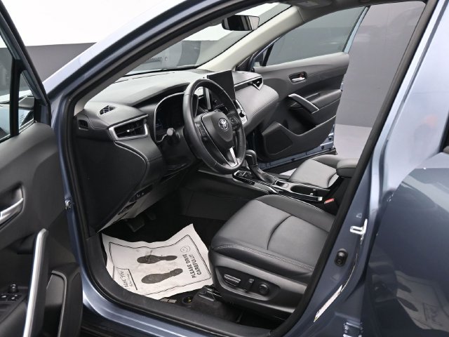Used 2023 Toyota Corolla Cross XLE w/ Convenience Package FWD image 24