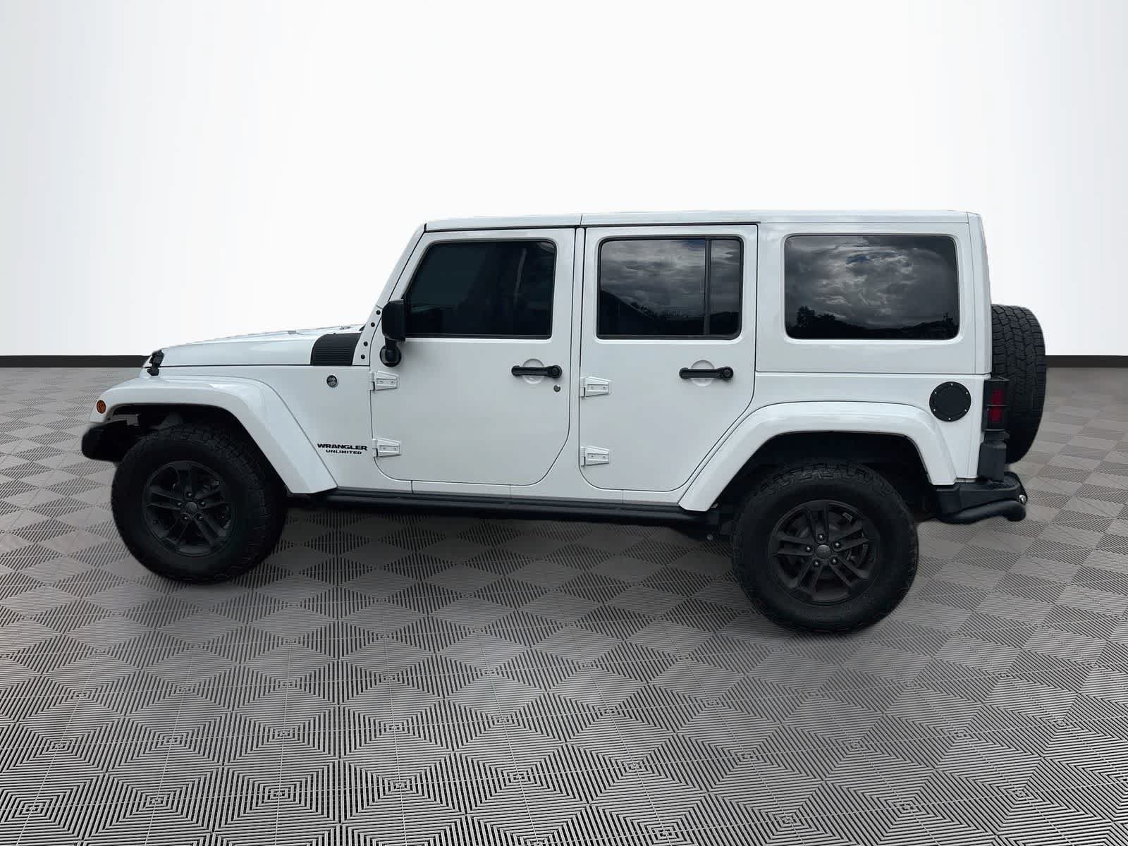 Used 2017 Jeep Wrangler Unlimited Sahara AWD/4WD image 8