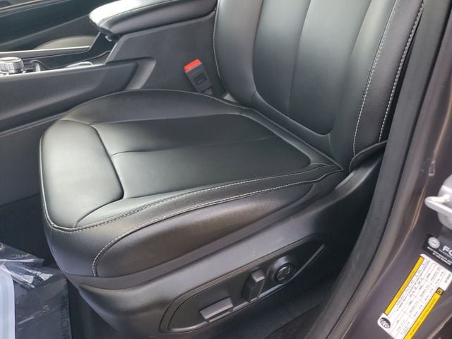 Certified 2025 Jeep Grand Cherokee L Limited w/ Black Appearance Package AWD/4WD image 24