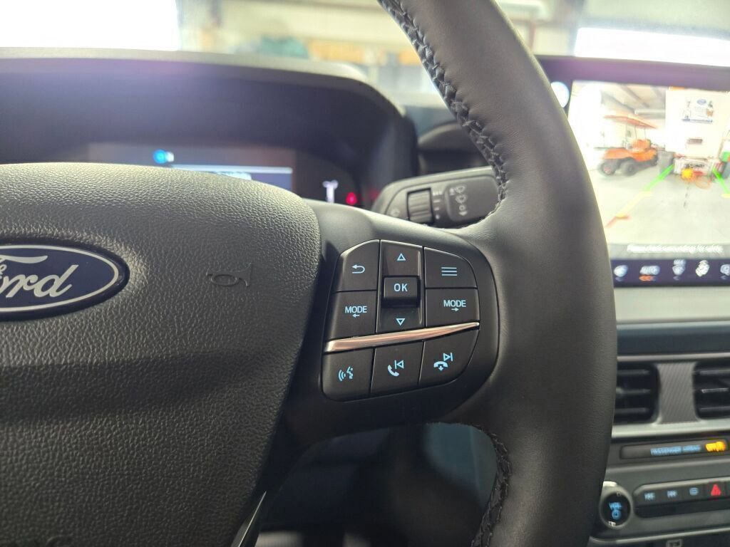New 2025 Ford Maverick XLT w/ XLT Luxury Package image 32