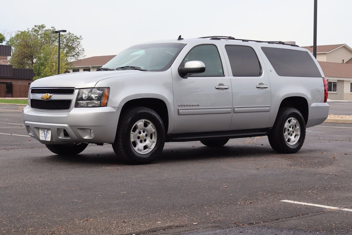 Used 2014 Chevrolet Suburban LT w/ Luxury Package AWD/4WD image 11