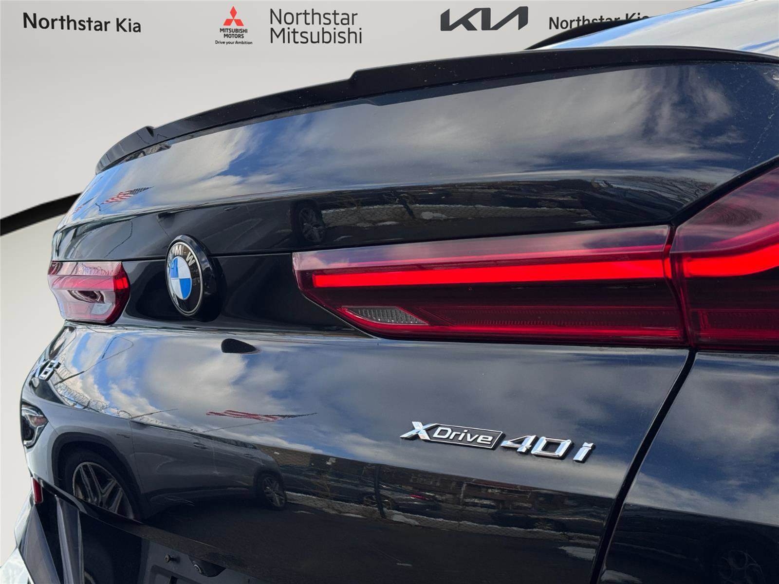 Used 2022 BMW X6 xDrive40i w/ M Sport Package image 25