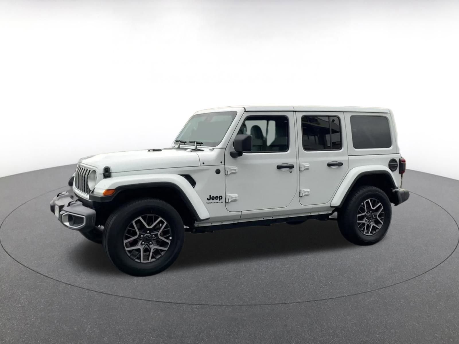 Used 2025 Jeep Wrangler Sahara image 8