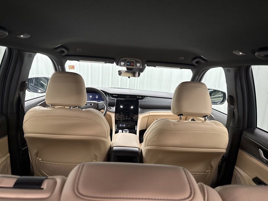 Used 2025 Jeep Grand Cherokee Limited w/ MOPAR Finishing Package RWD image 6
