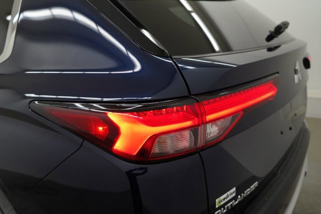 Used 2023 Mitsubishi Outlander SE image 11