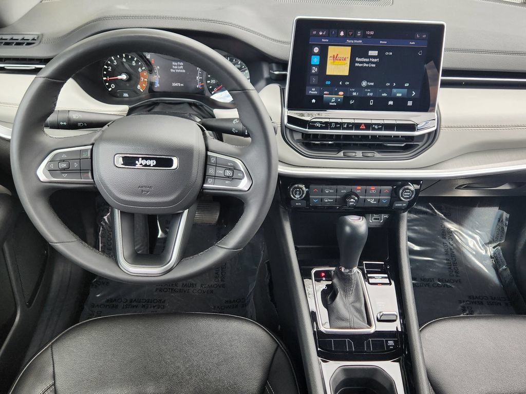 Used 2025 Jeep Compass Limited AWD/4WD image 3