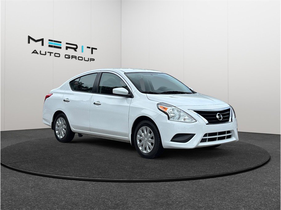 Used 2016 Nissan Versa SV FWD image 1