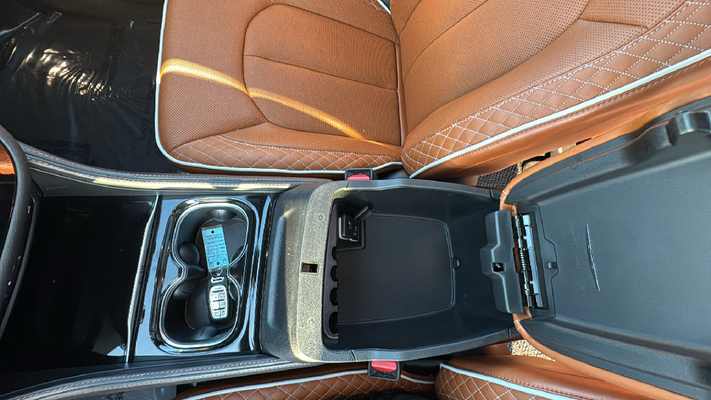 Used 2024 Chrysler Pacifica Pinnacle FWD image 24