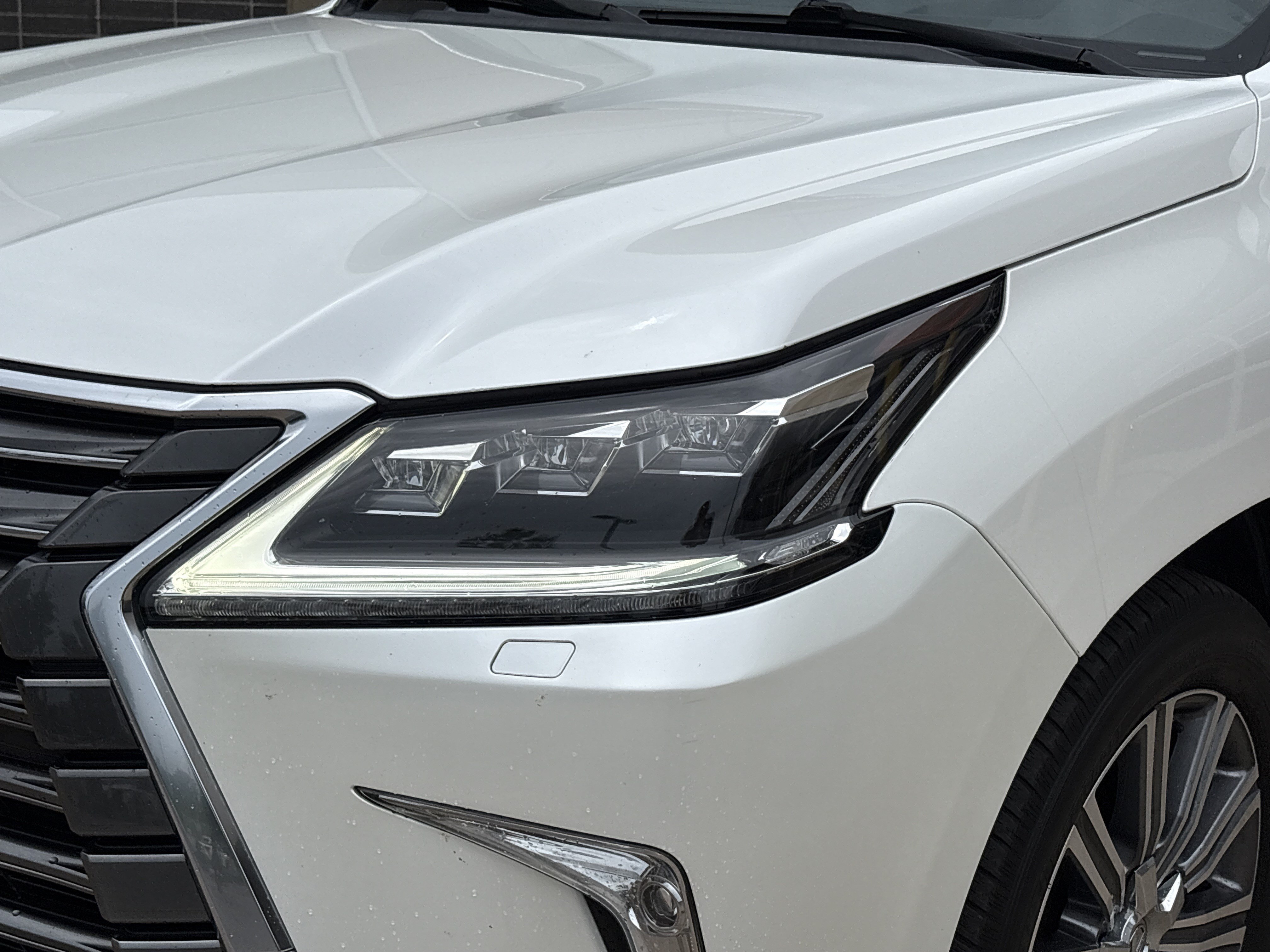 Used 2017 Lexus LX 570 4WD w/ Luxury Package image 6