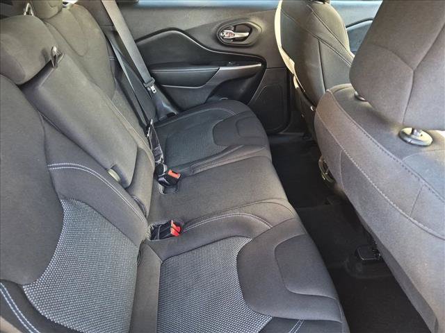 Used 2020 Jeep Cherokee Latitude FWD image 20