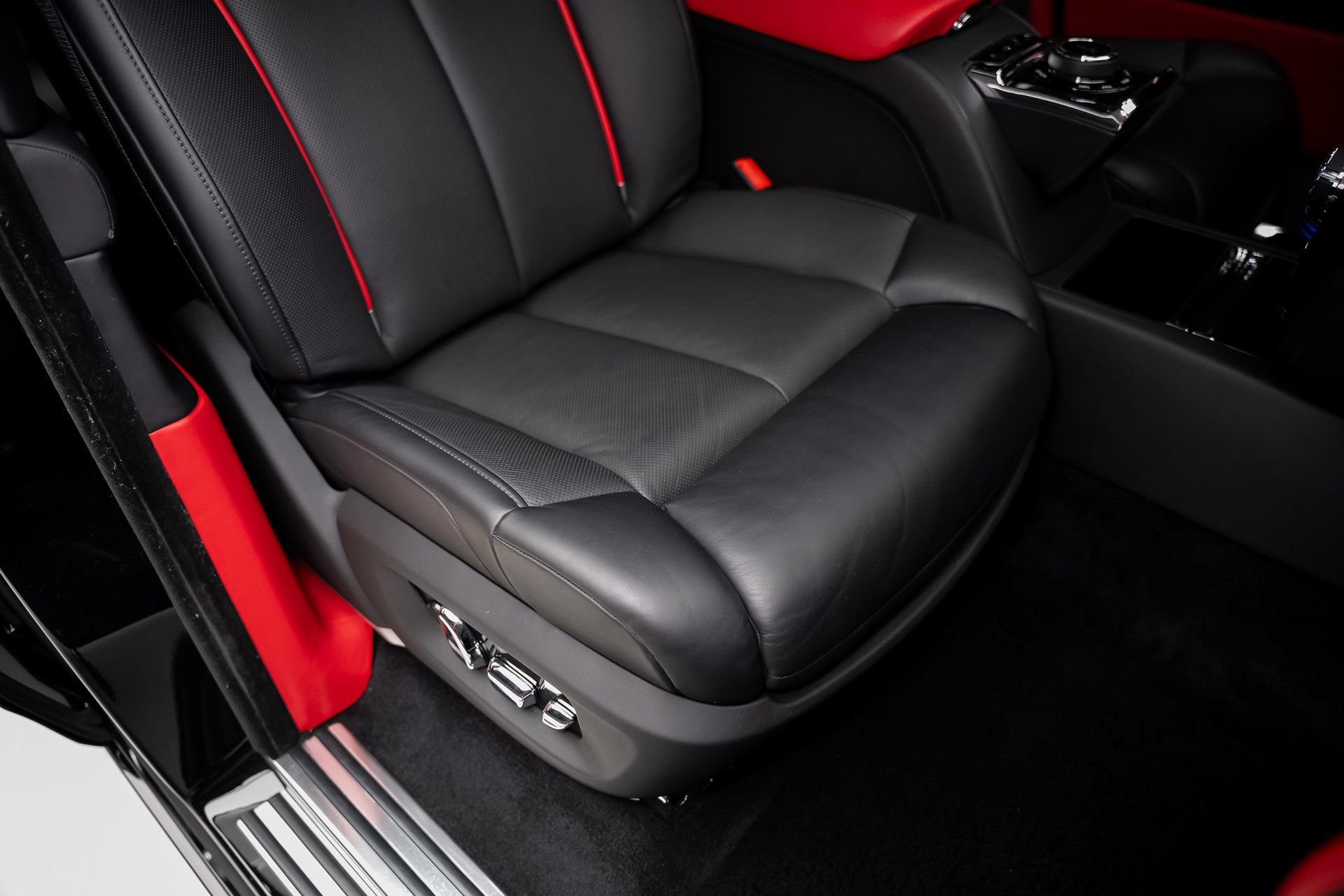 Used 2023 Rolls-Royce Phantom Sedan w/ The Phantom Package RWD image 63