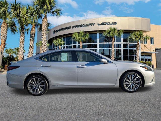 Certified 2021 Lexus ES 300h w/ Premium Package image 4