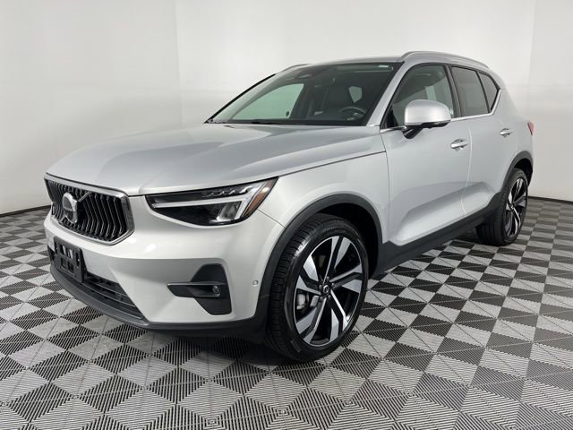 Used 2023 Volvo XC40 B5 Plus w/ Driver Assist Package AWD/4WD image 6