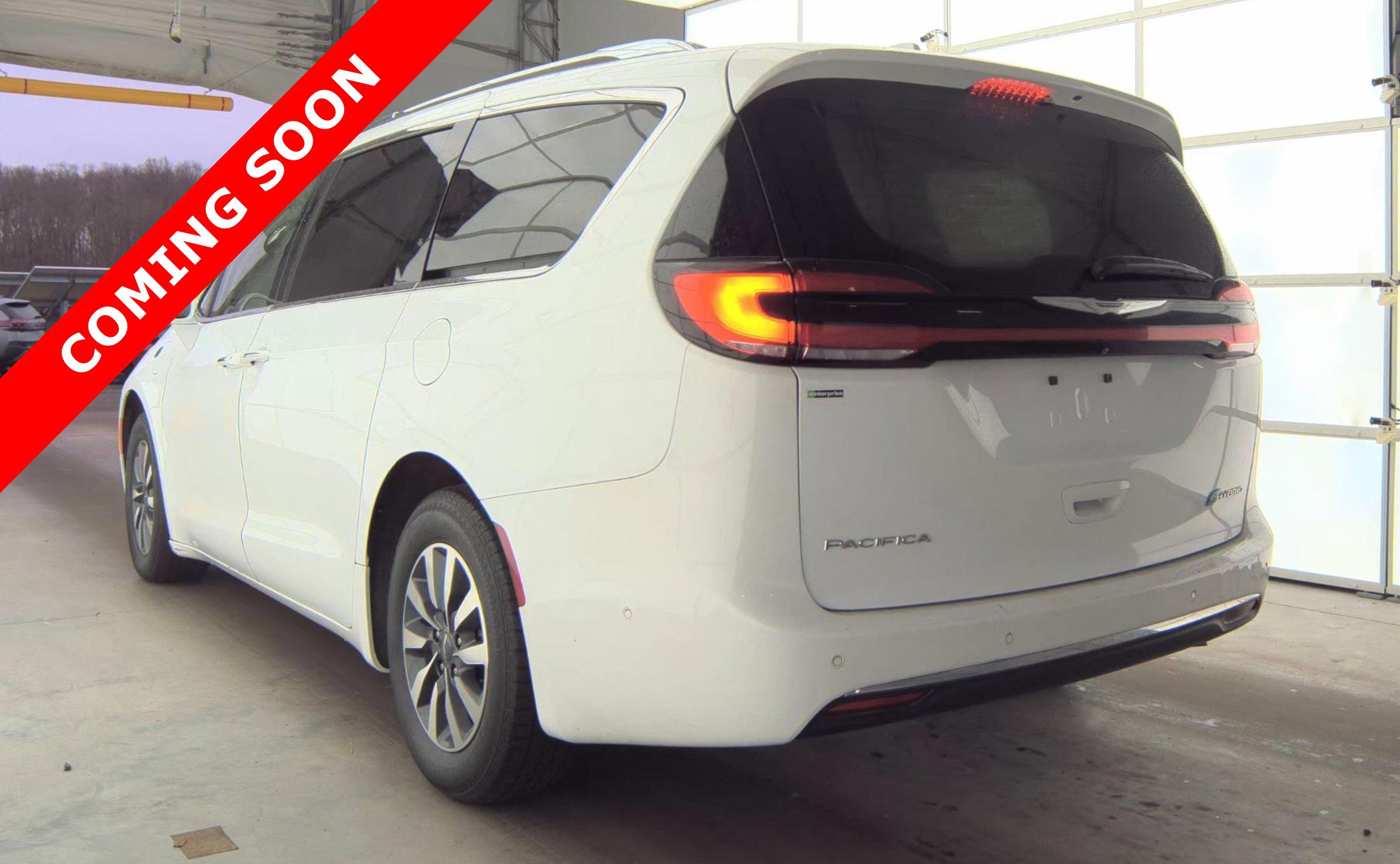 Used 2021 Chrysler Pacifica Touring-L image 5