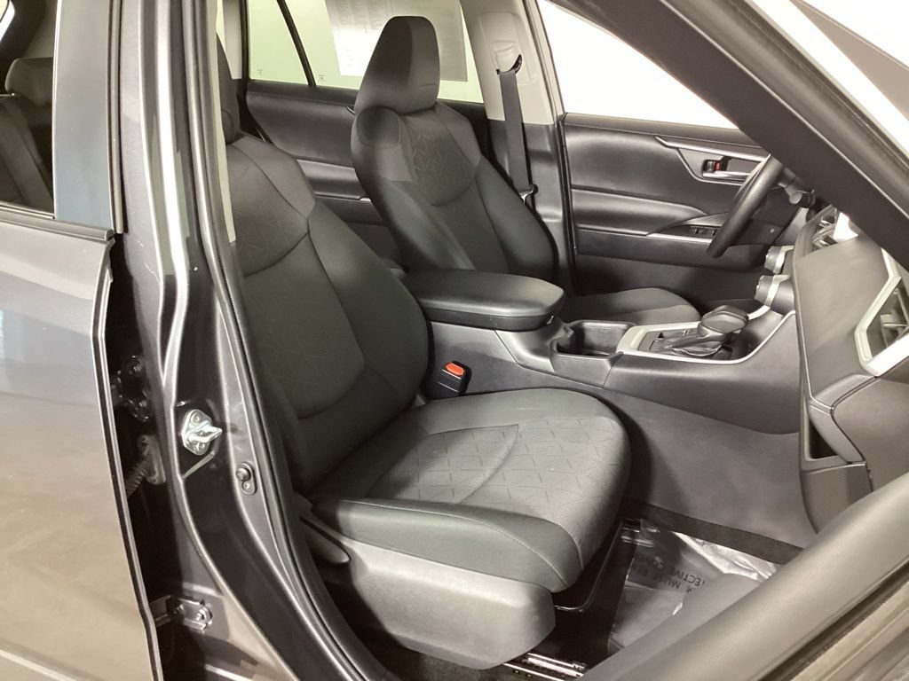 Used 2024 Toyota RAV4 XLE AWD/4WD image 36