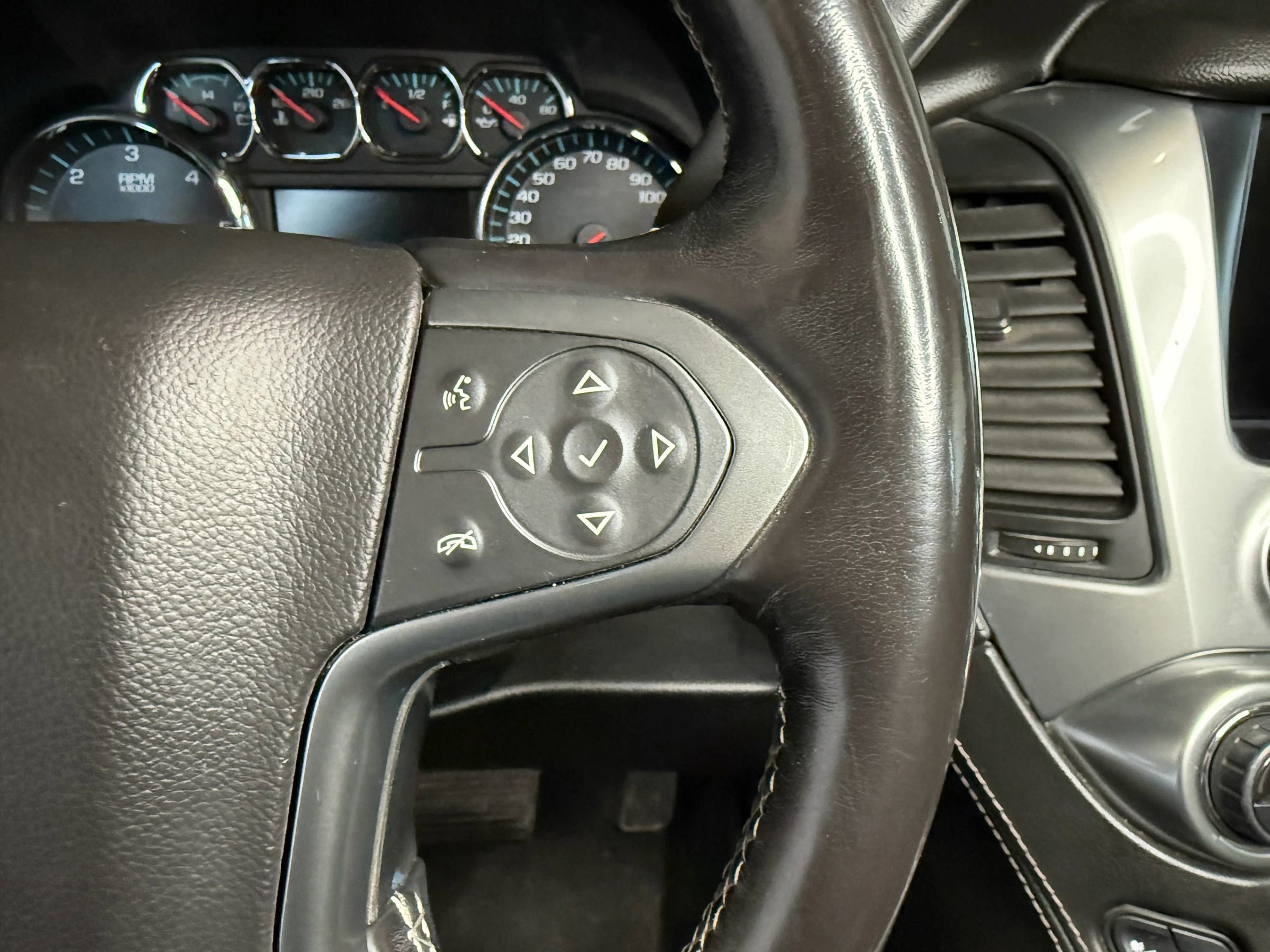 Used 2018 Chevrolet Suburban Premier image 10