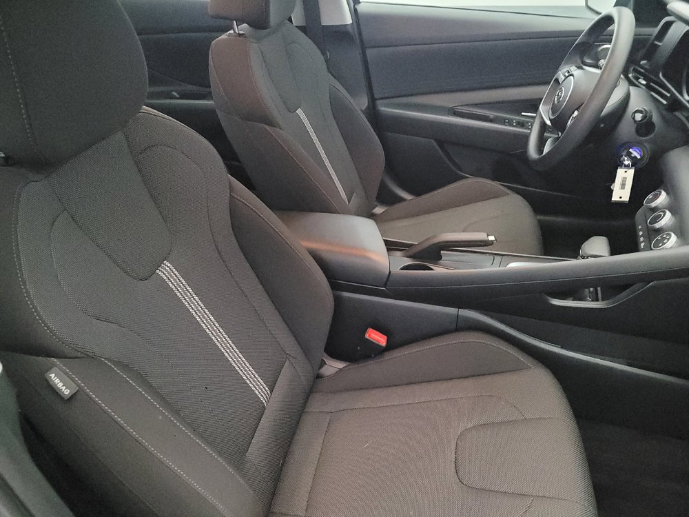 Used 2022 Hyundai Elantra SE image 21