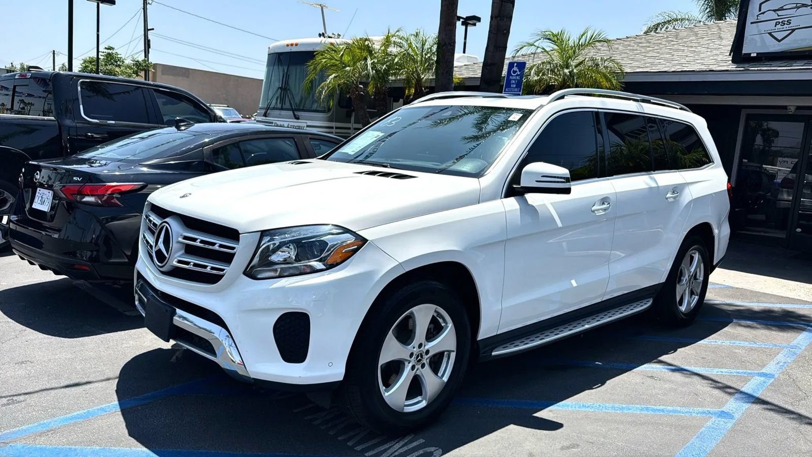 Used 2018 Mercedes-Benz GLS 450 4MATIC w/ Premium Package image 4