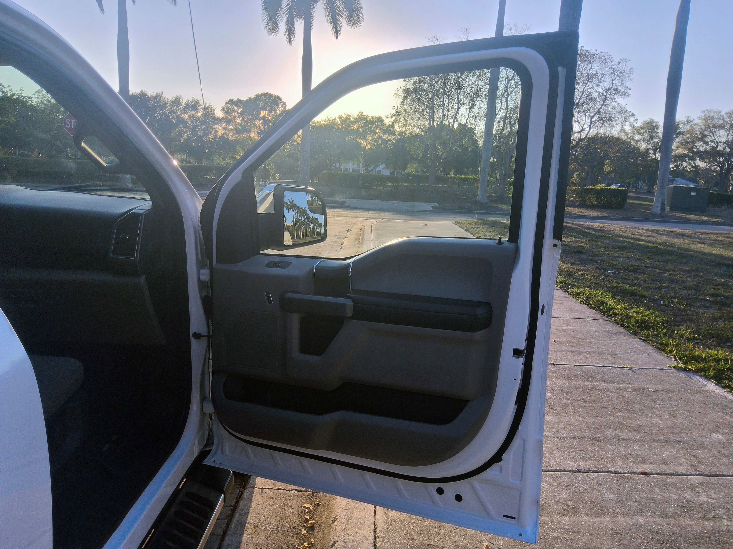 Used 2018 Ford F150 XLT w/ XTR Package image 30