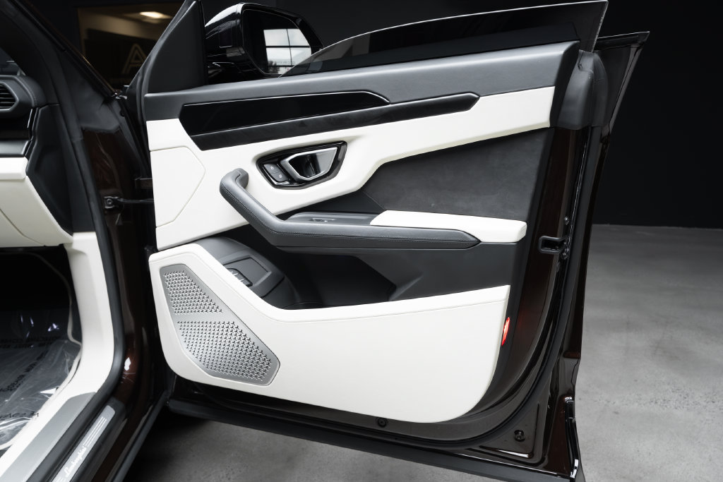 Used 2022 Lamborghini Urus AWD/4WD image 38
