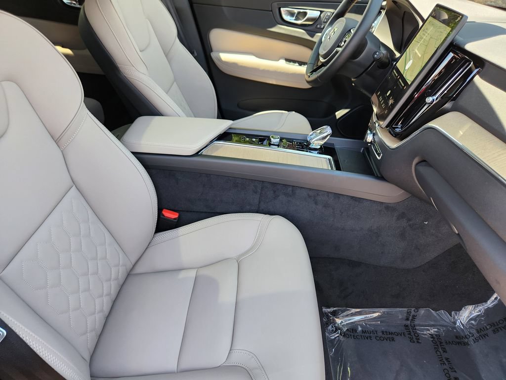New 2026 Volvo XC60 T8 Plus w/ Climate Package AWD/4WD image 5
