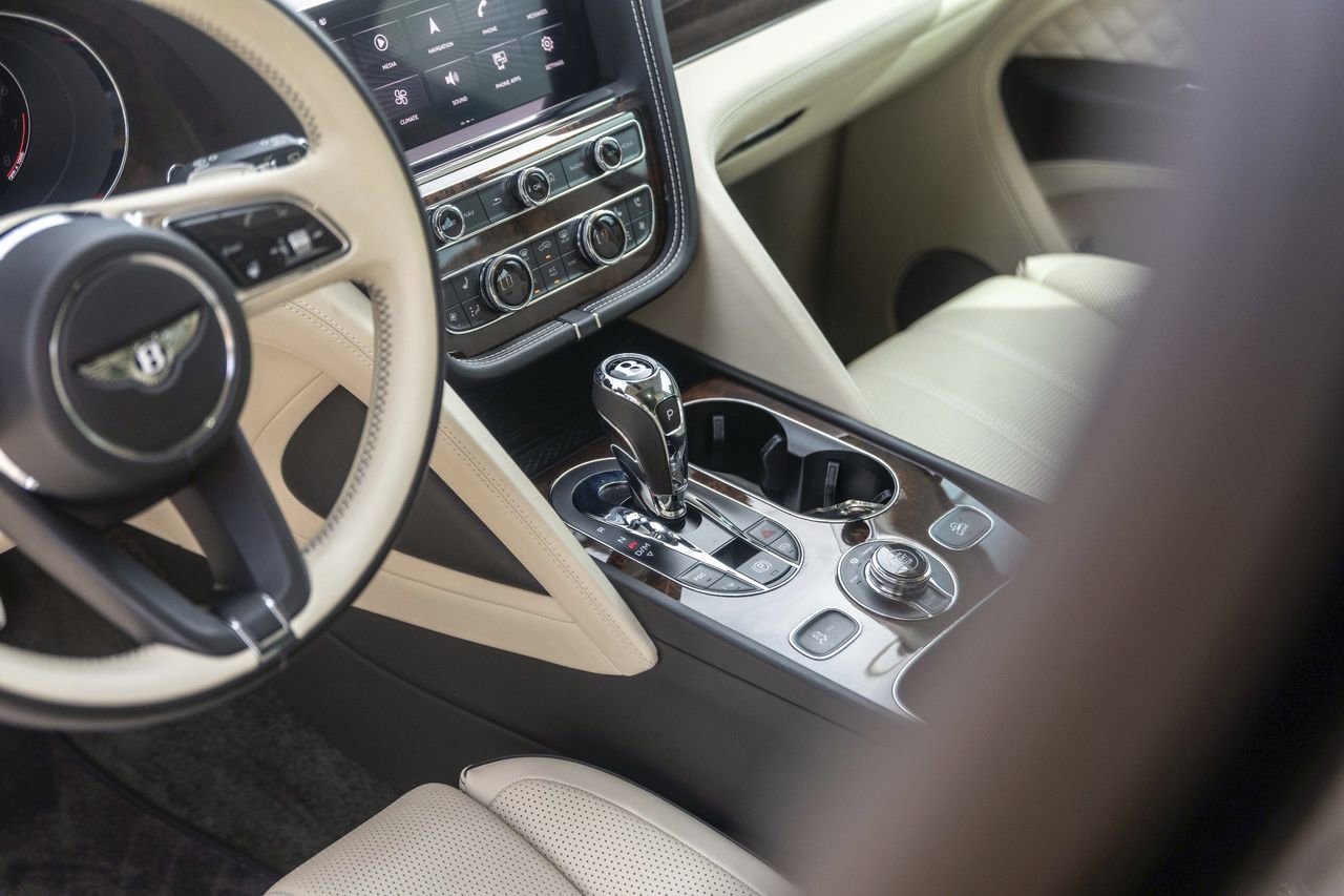 Used 2021 Bentley Bentayga AWD/4WD image 25