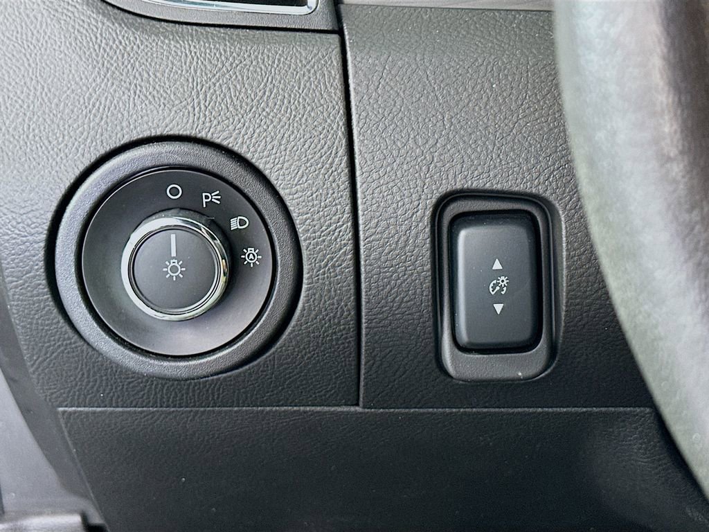 Used 2018 Ford Taurus SEL image 10