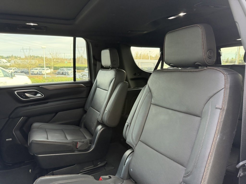 Used 2023 Chevrolet Suburban High Country image 31