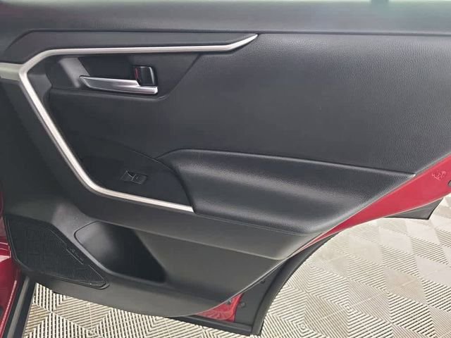 Used 2022 Toyota RAV4 XLE w/ Convenience Package image 11