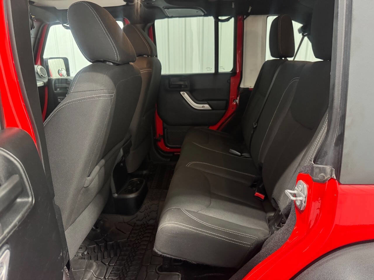 Used 2016 Jeep Wrangler Unlimited Rubicon w/ Connectivity Group image 13